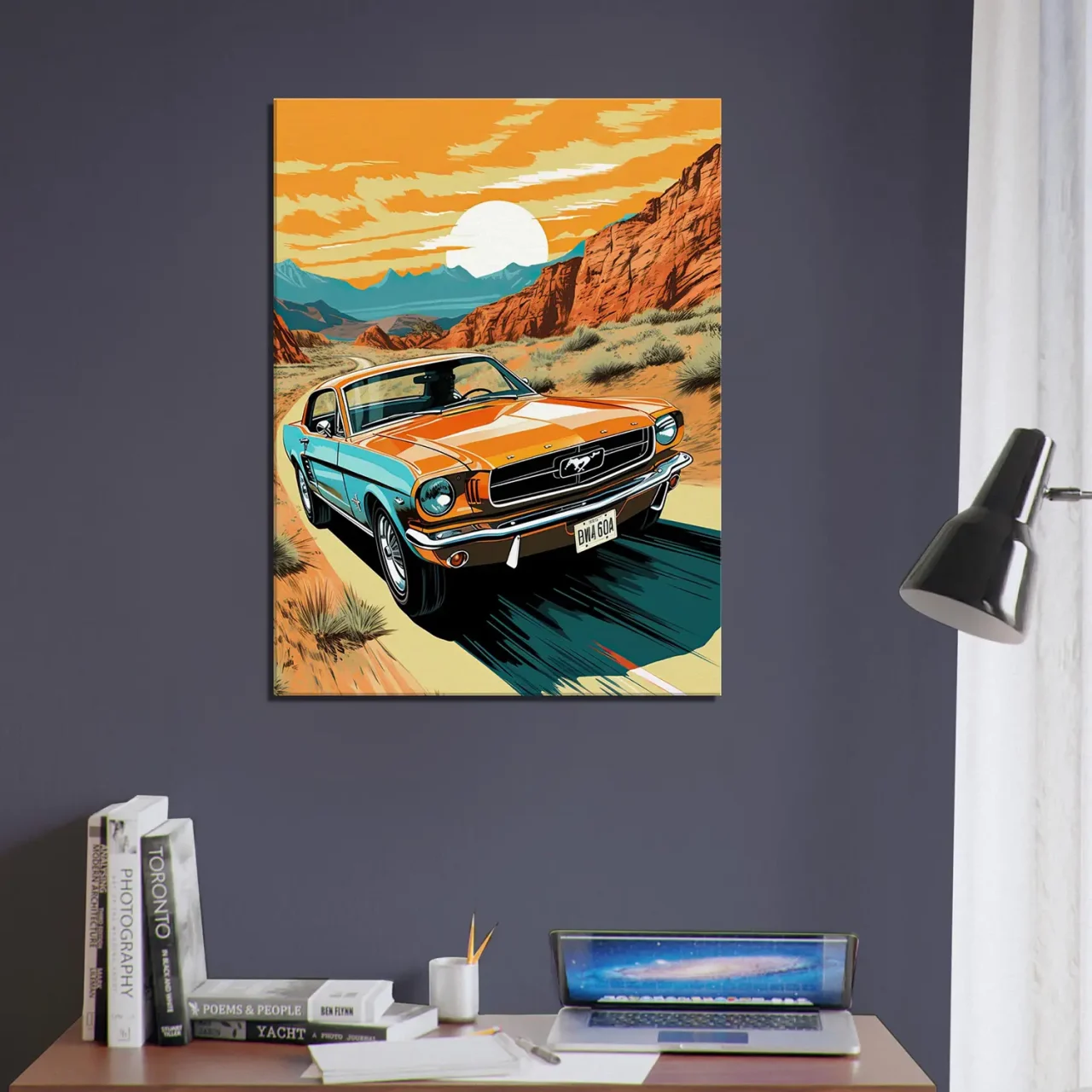 Ford Mustang roulant dans le désert d’Arizona ford mustant roulant dans le désert d'arizona