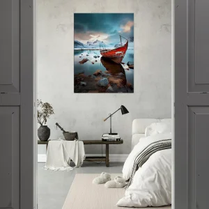 bateau rouge dans paysage glacial