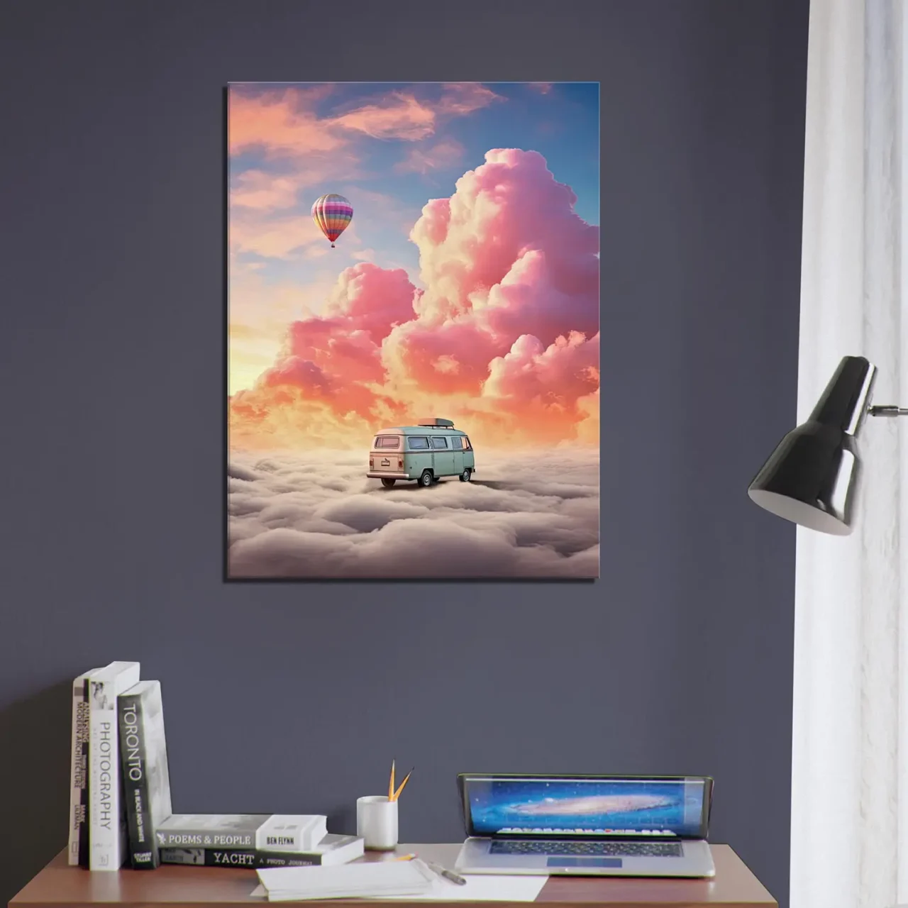van dans les nuages, montgolfière dans le ciel