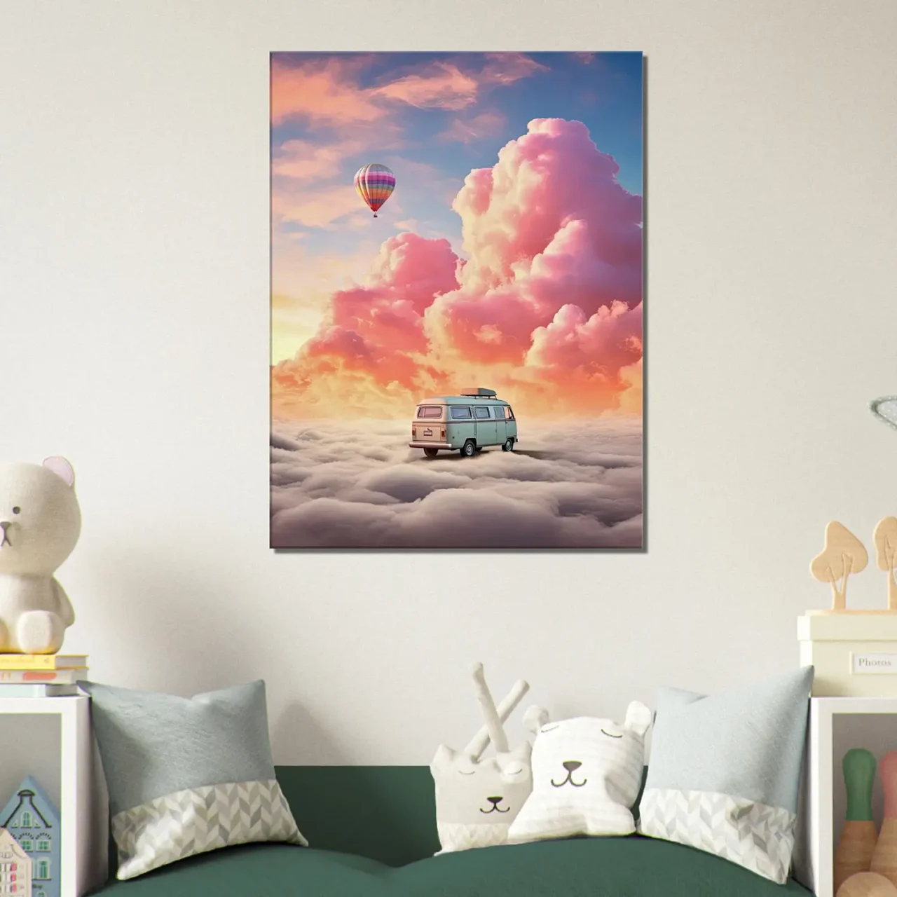 van dans les nuages, montgolfière dans le ciel
