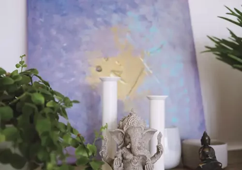 Comment Associer Tableaux et Statues dans votre Maison